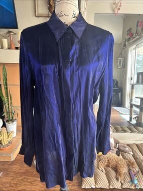 Classic Women's Button-Down Shirt in Deep Iridescent Blue